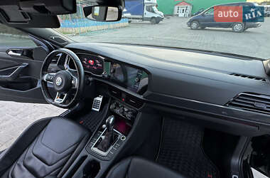 Седан Volkswagen Jetta 2020 в 