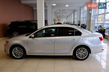 Седан Volkswagen Jetta 2013 в 