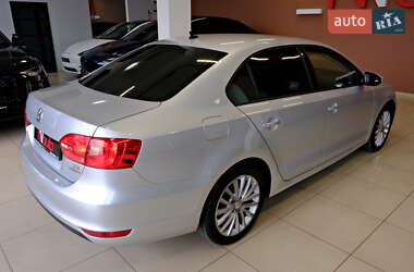 Седан Volkswagen Jetta 2013 в 