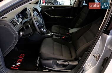 Седан Volkswagen Jetta 2013 в 
