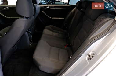 Седан Volkswagen Jetta 2013 в 