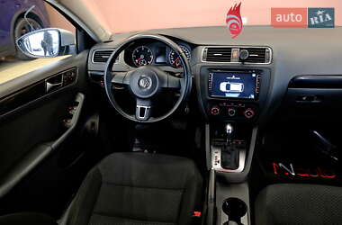 Седан Volkswagen Jetta 2013 в 