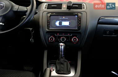 Седан Volkswagen Jetta 2013 в 