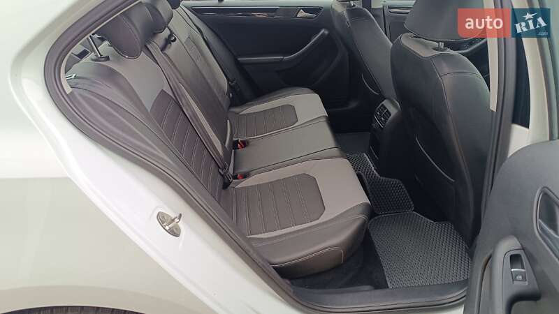Седан Volkswagen Jetta 2016 в Киеве