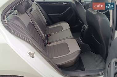 Седан Volkswagen Jetta 2016 в 