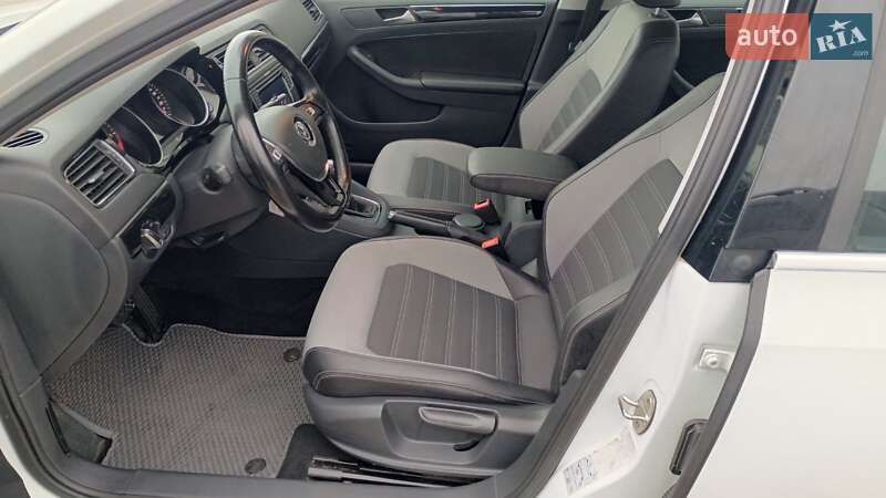 Седан Volkswagen Jetta 2016 в Киеве