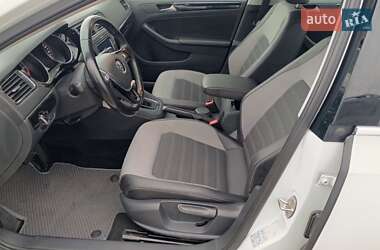 Седан Volkswagen Jetta 2016 в 
