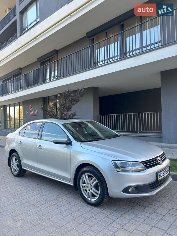 Седан Volkswagen Jetta 2012 в Львове