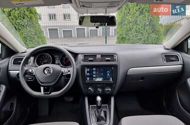 Седан Volkswagen Jetta 2017 в 