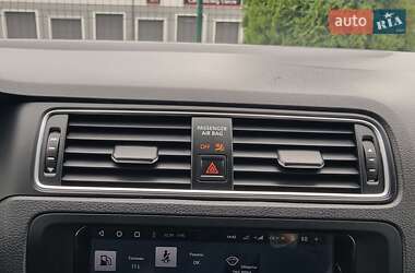 Седан Volkswagen Jetta 2017 в 