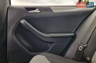 Седан Volkswagen Jetta 2017 в 