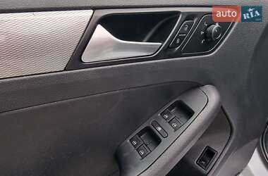 Седан Volkswagen Jetta 2017 в 