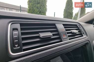Седан Volkswagen Jetta 2017 в 