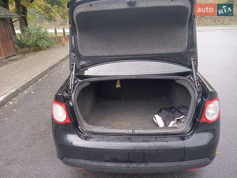Седан Volkswagen Jetta 2008 в Монастыриске