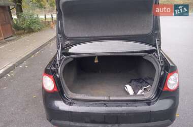 Седан Volkswagen Jetta 2008 в  фото 5 Седан Volkswagen Jetta 2008 в