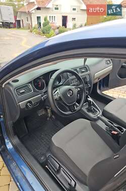 Седан Volkswagen Jetta 2017 в 