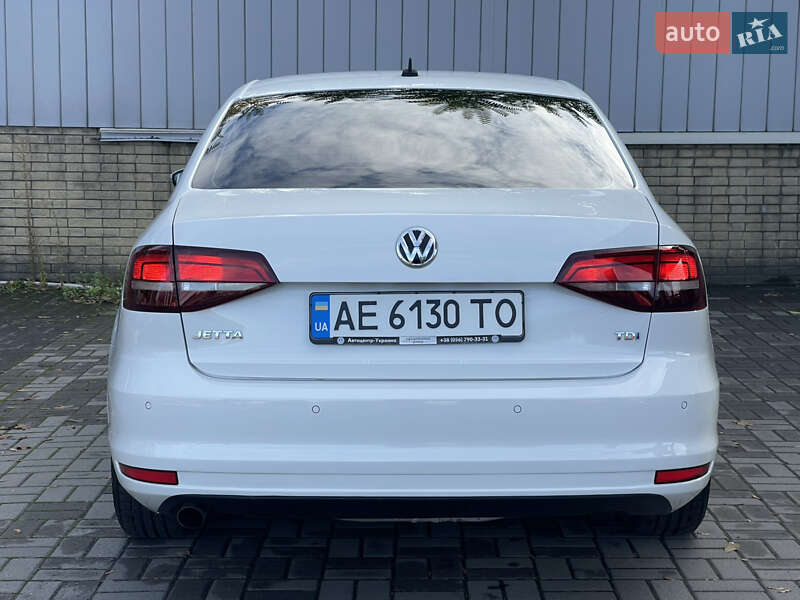 Седан Volkswagen Jetta 2016 в Днепре