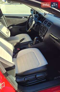 Седан Volkswagen Jetta 2015 в 