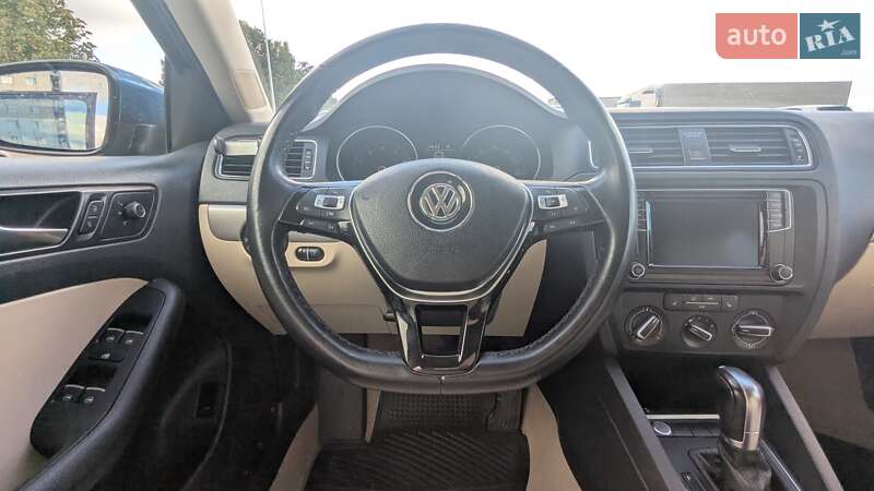 Седан Volkswagen Jetta 2016 в Кропивницком