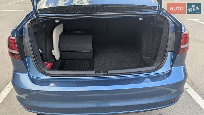 Седан Volkswagen Jetta 2016 в Кропивницком