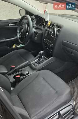 Седан Volkswagen Jetta 2016 в 