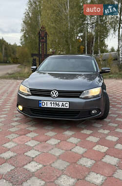 Седан Volkswagen Jetta 2012 в Городні