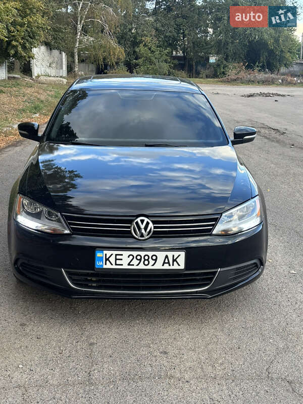 Седан Volkswagen Jetta 2013 в 