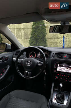 Седан Volkswagen Jetta 2012 в 