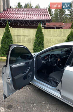 Седан Volkswagen Jetta 2012 в 