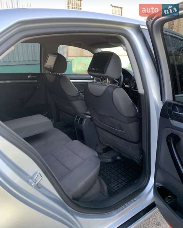 Седан Volkswagen Jetta 2005 в Мукачево