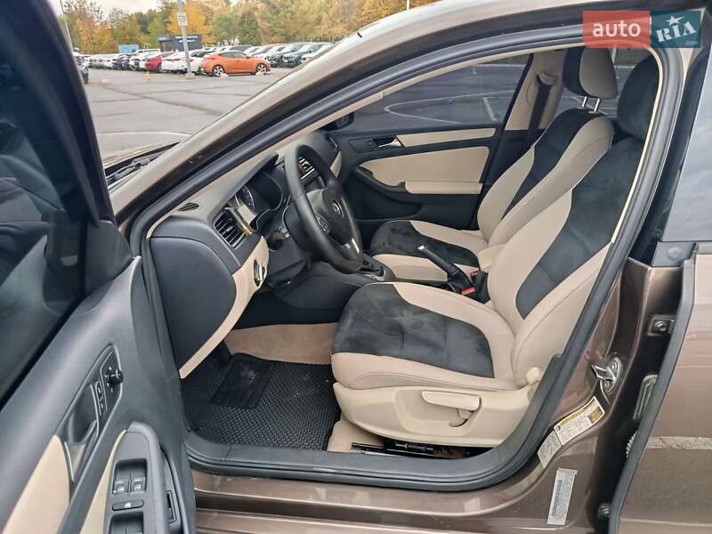 Седан Volkswagen Jetta 2011 в Днепре