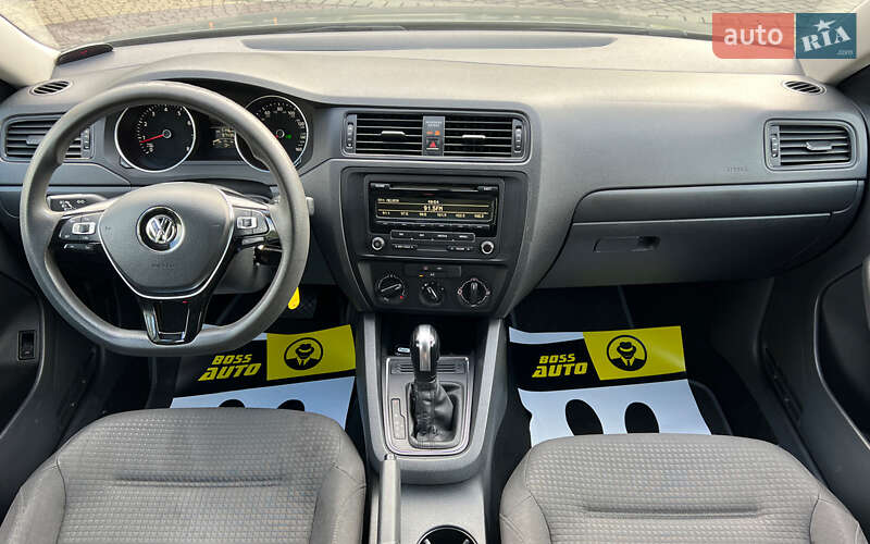 Седан Volkswagen Jetta 2015 в Львове
