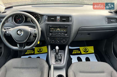Седан Volkswagen Jetta 2015 в 