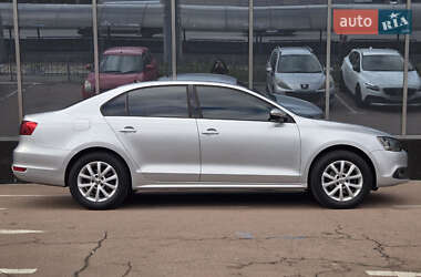Седан Volkswagen Jetta 2012 в 