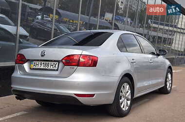 Седан Volkswagen Jetta 2012 в 