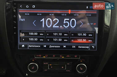 Седан Volkswagen Jetta 2012 в 