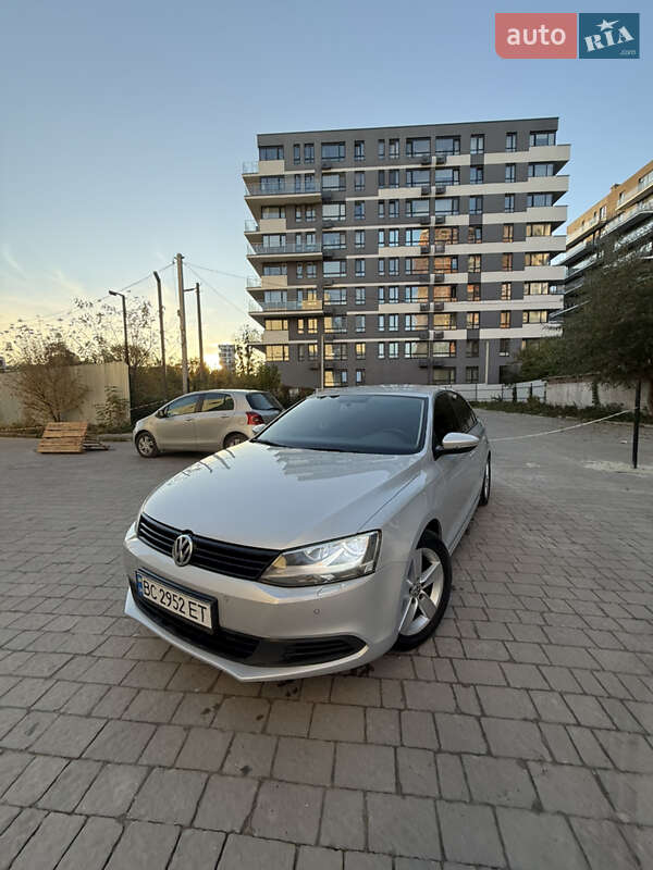 Седан Volkswagen Jetta 2012 в Львове