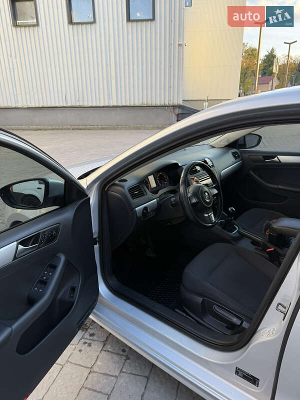 Седан Volkswagen Jetta 2012 в Львове