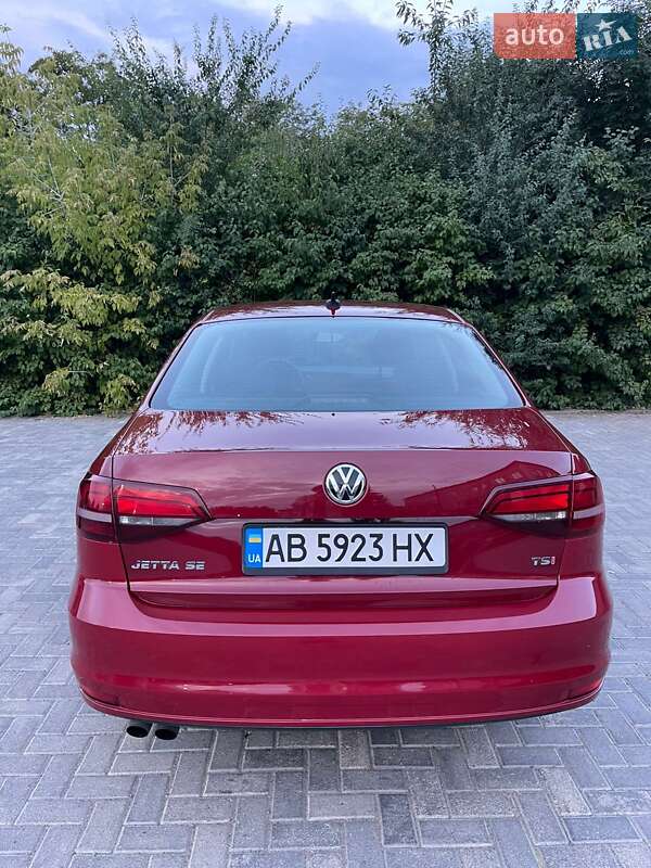 Седан Volkswagen Jetta 2015 в Немирові