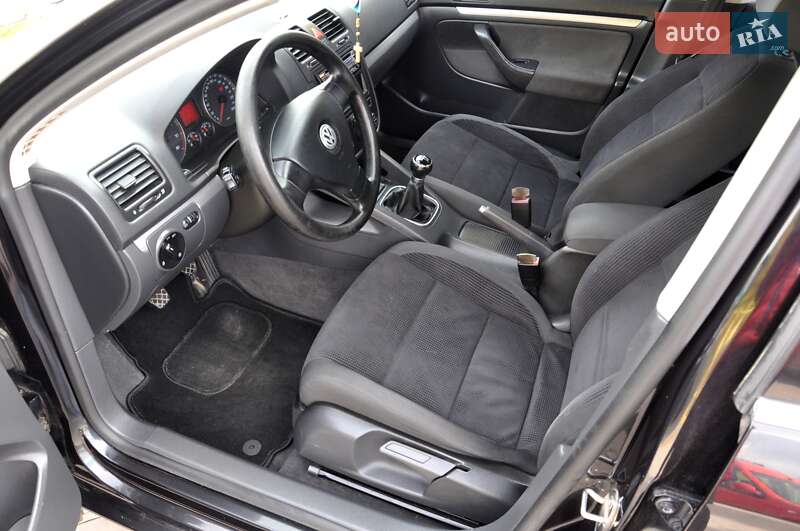 Седан Volkswagen Jetta 2006 в Львове