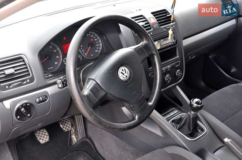Седан Volkswagen Jetta 2006 в Львове