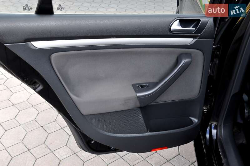 Седан Volkswagen Jetta 2006 в Львове