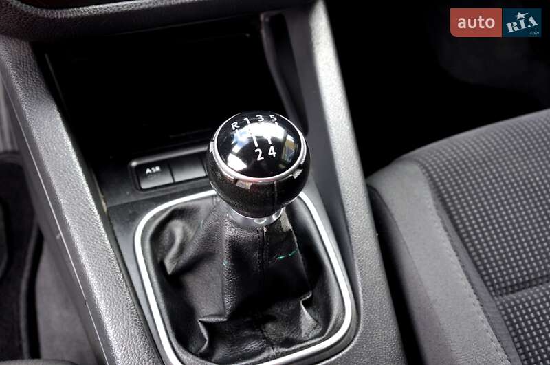 Седан Volkswagen Jetta 2006 в Львове