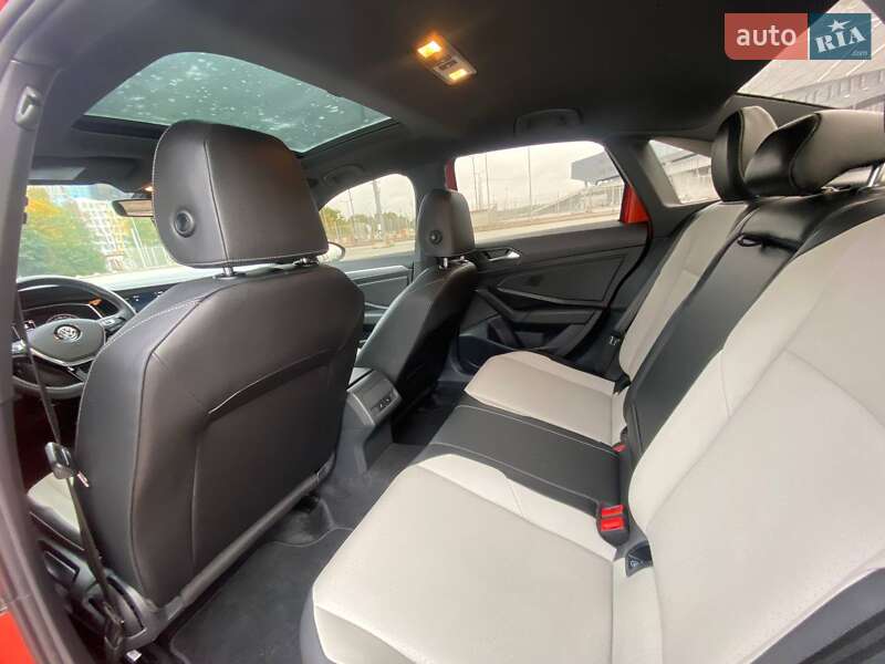 Седан Volkswagen Jetta 2019 в Львове