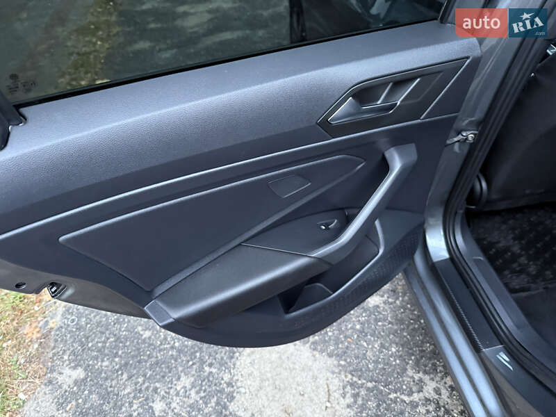 Седан Volkswagen Jetta 2019 в Запоріжжі