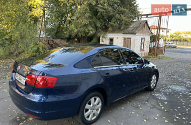 Седан Volkswagen Jetta 2013 в 