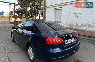Седан Volkswagen Jetta 2013 в 