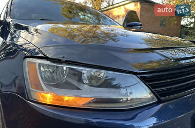 Седан Volkswagen Jetta 2013 в 