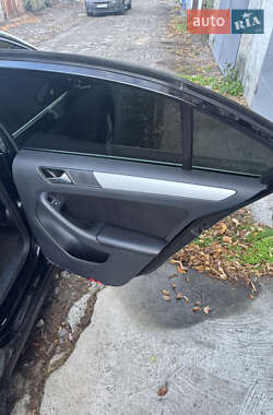 Седан Volkswagen Jetta 2012 в 