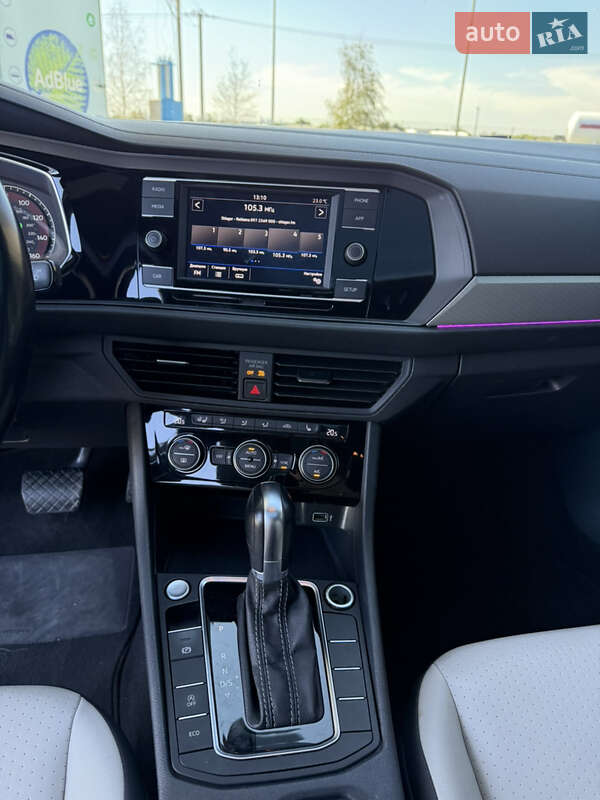 Седан Volkswagen Jetta 2019 в Днепре